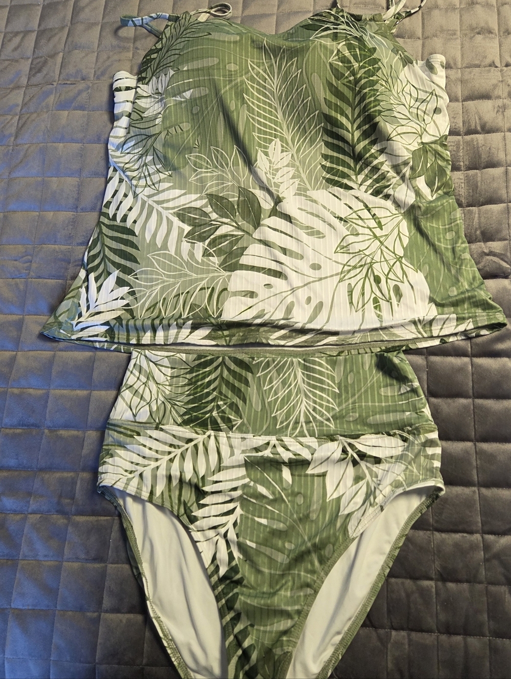 40 D Green Tropical Print Tankini Set, Like New
